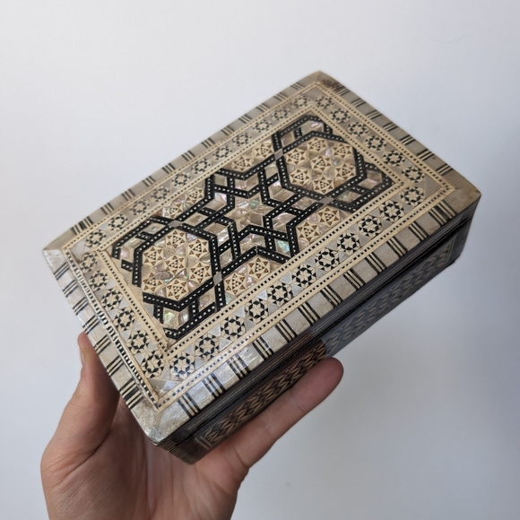 Mother of pearl box - Picture 1 of 8